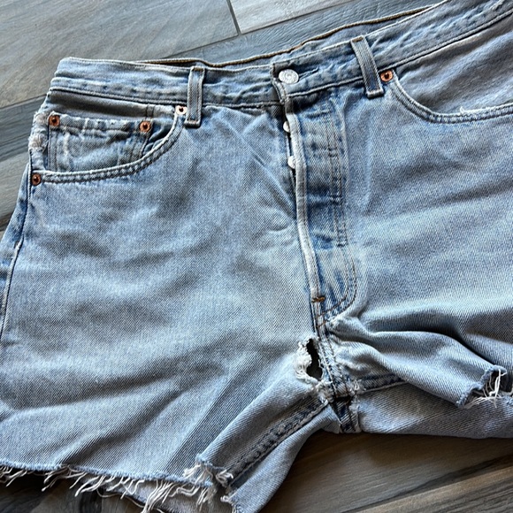 Vintage Levi’s shorts - Picture 3 of 3